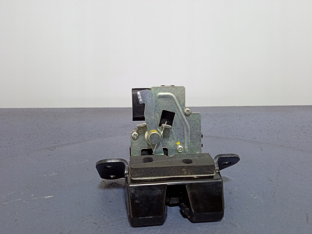 фото №1, Hyundai ix35 замок кришки задня 4 pin 81230-2s000