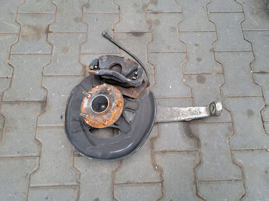 фото №1, Lexus is iii 300h поворотный кулак перед левая 2.5