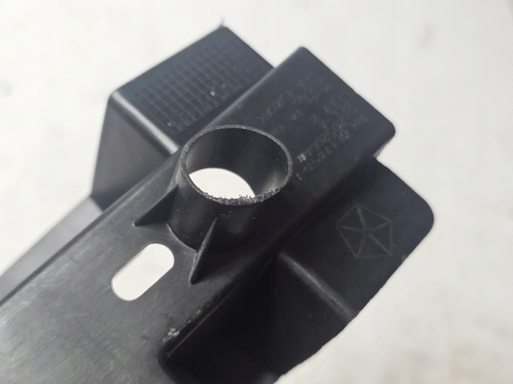 фото №10, Chrysler 200 15- напрямна кронштейн кронштейн трубопровід 68174578ab usa