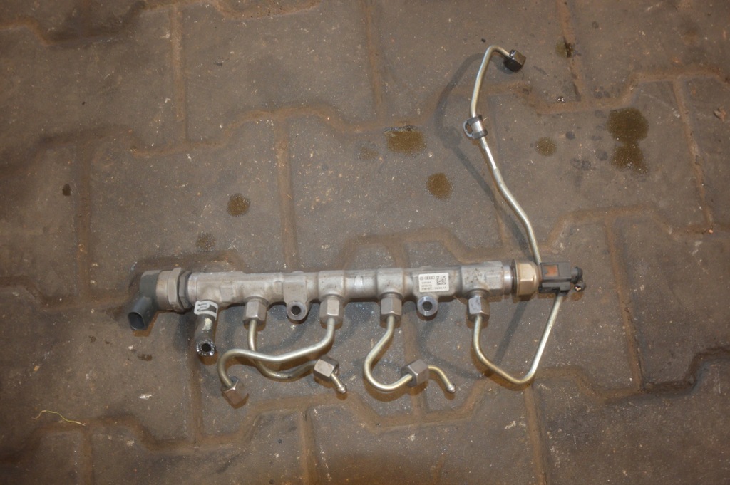 фото №1, Skoda roomster молдинг впрыскная 1.2tdi 03p089