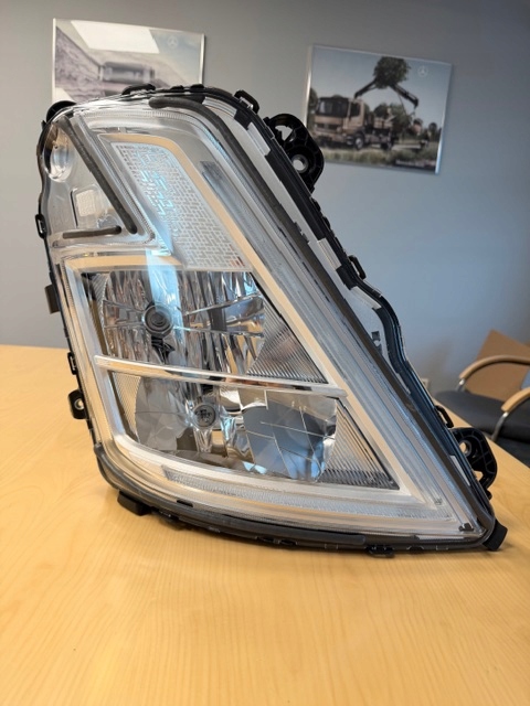 фото №1, Volvo fmx лампа фара правый 23752825