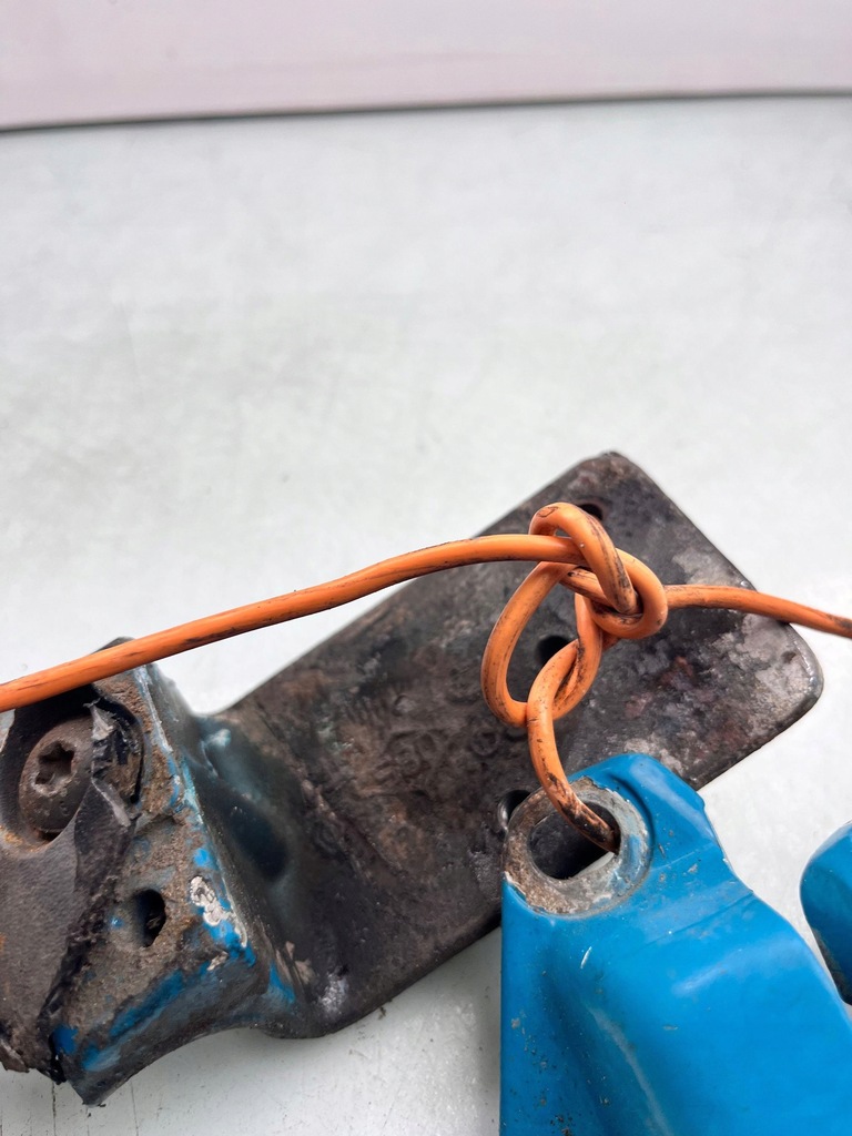 фото №5, Renault mascott --- петли крышки багажника