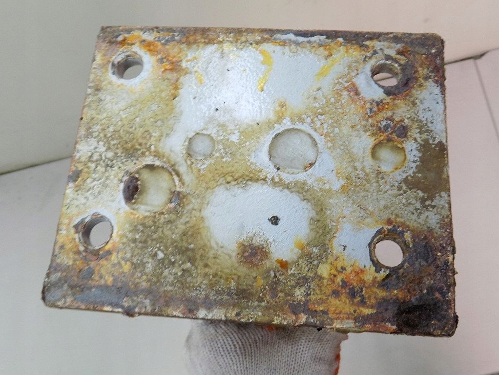 Iveco eurotech 440km 01r кронштейн правое задний в Украине