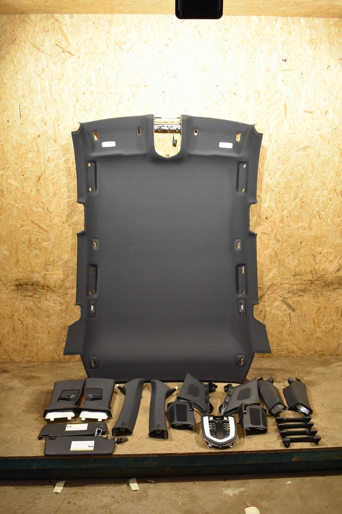 фото №1, Idealna kpl. стеля czarna стійки ручки лампа porsche macan 1