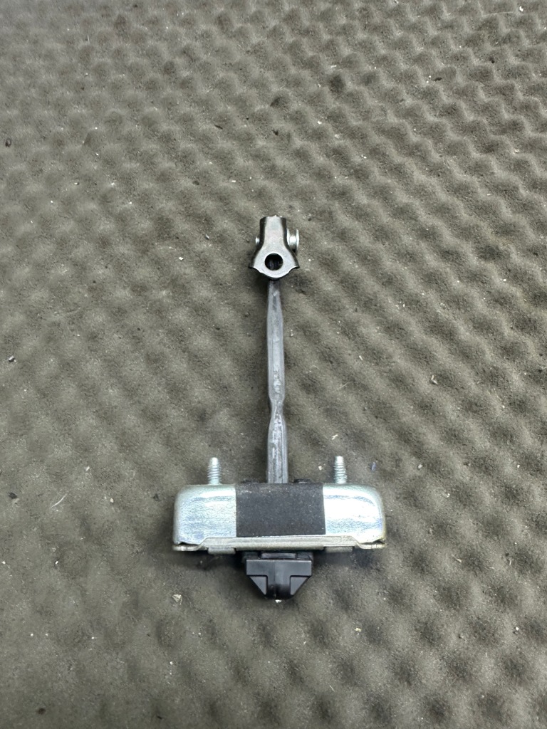 фото №1, 6864030100 ограничитель дверь левый задняя toyota lexus