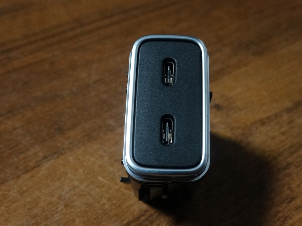 фото №1, Idealny панель port usb c x2 mercedes w167 1