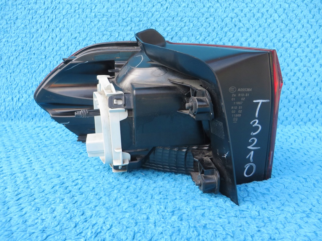 фото №9, Vw touran 2 ii 5ta лампа задня права 5ta945096a