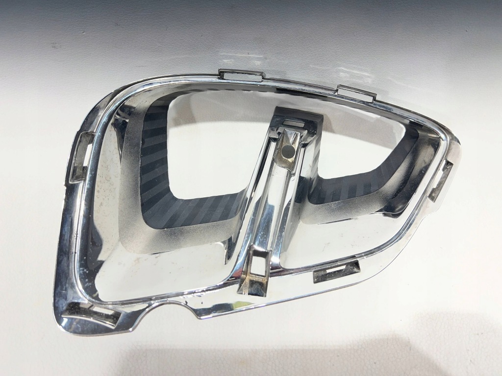 Купить Решётка левая бампера перед renault captur 2 2 261a31728r