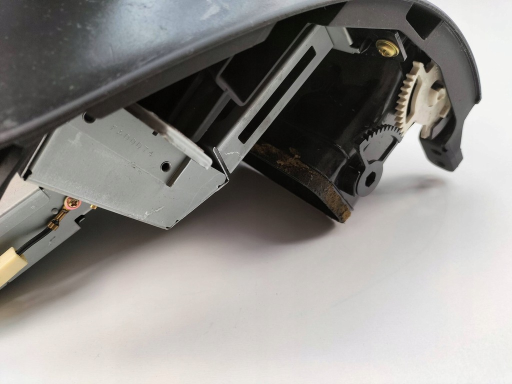 фото №4, Консоль средняя радио toyota avensis 8611005020