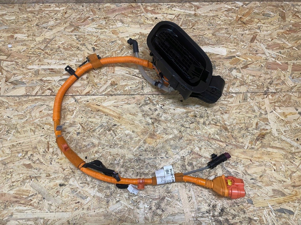 фото №1, Kia sportage v 2022 plug-in крышка разъём port кабель 815c0-cj000