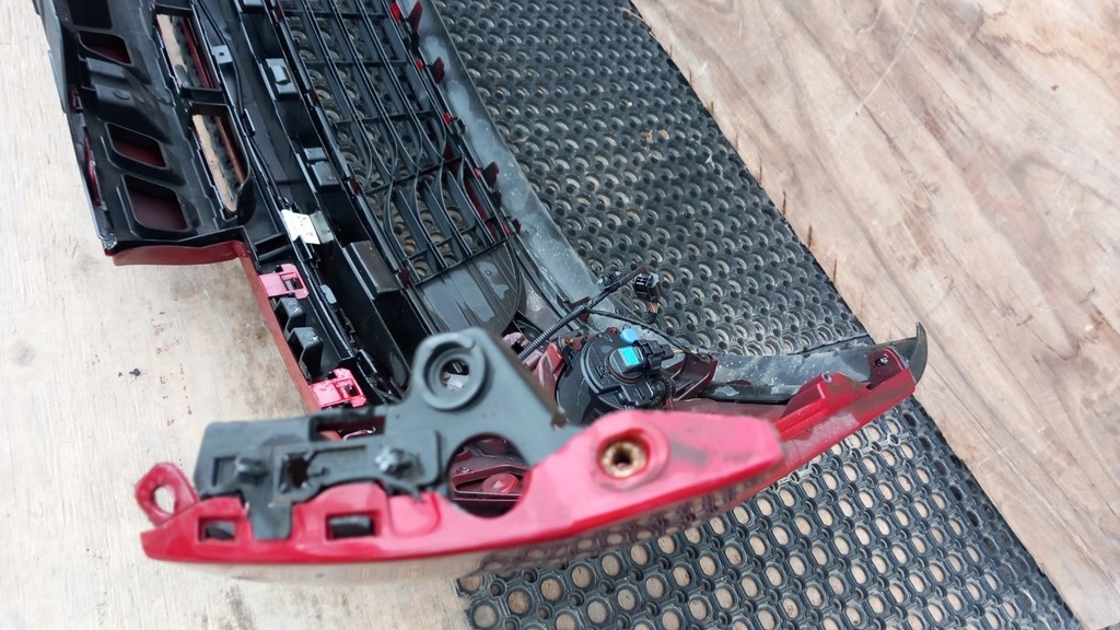 фото №9, Renault megane iii hb kombi бампер перед nnj противотуманная фара