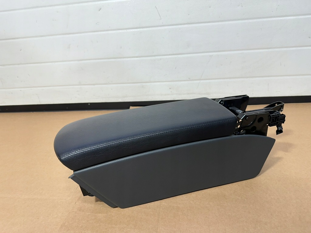 Купить Подлокотник, бардачок средний, бардачок mercedes sl r230, w230 sa