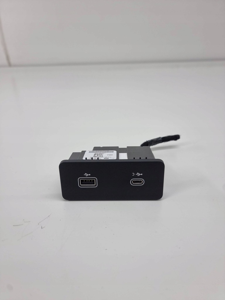 фото №1, Land rover range rover sport l461 2023 разъём / соединитель usb