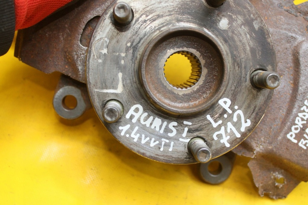 фото №11, Поворотний кулак лівий перед auris i 1.4 vvti