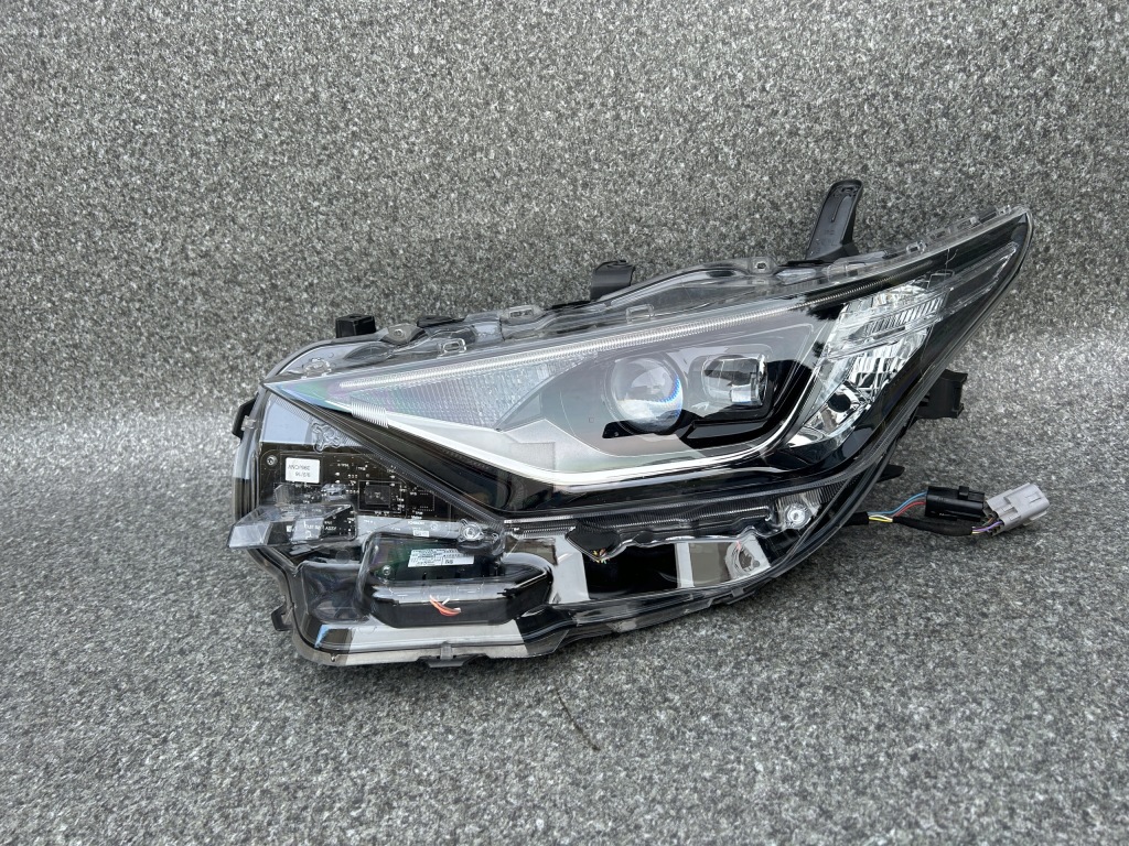 Купити Фара ліва передня toyota auris 2 2 full led рестайлінг  81150-02k60