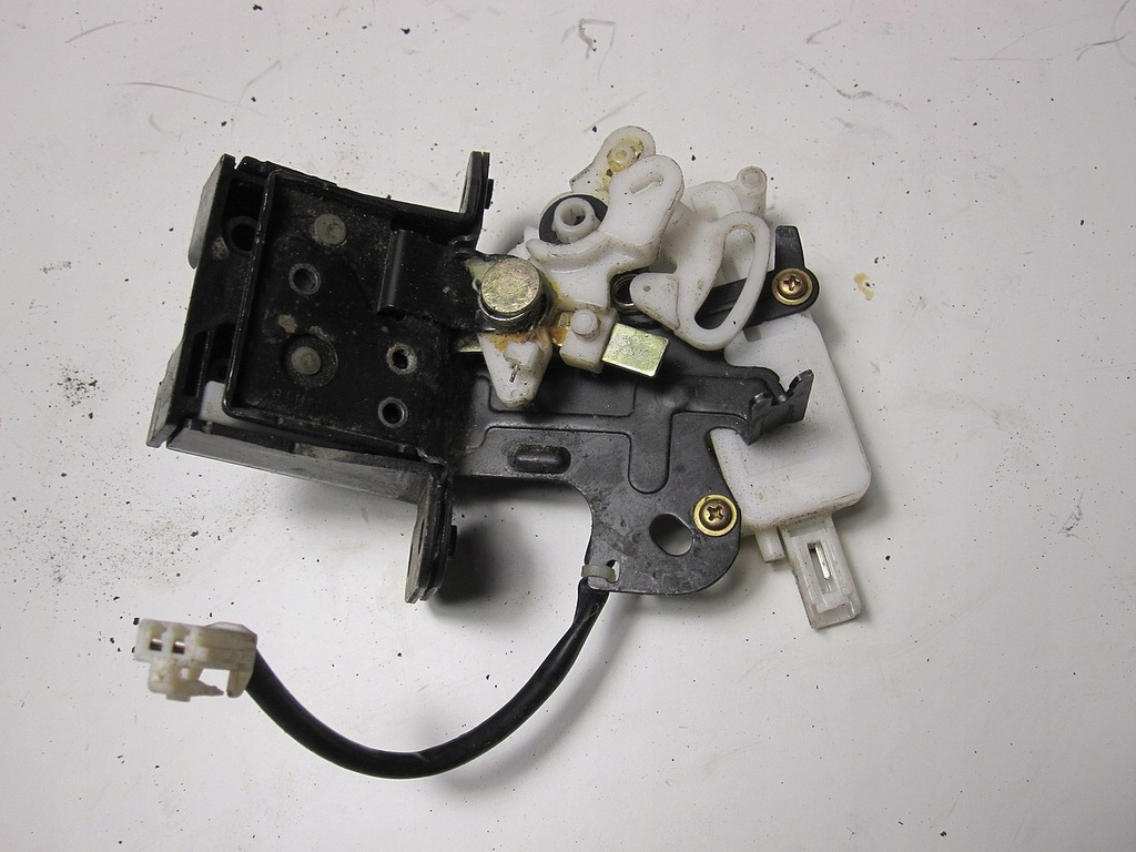 фото №4, Замок крышки задняя задний mazda 3 03r 2pin