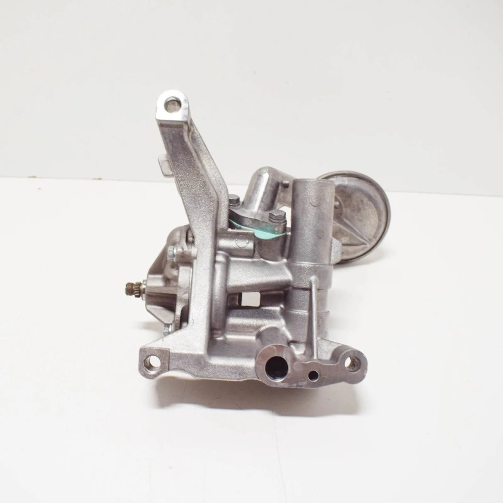 Насос масла bmw 5 e34 11411740155 оригинальная с Разборки