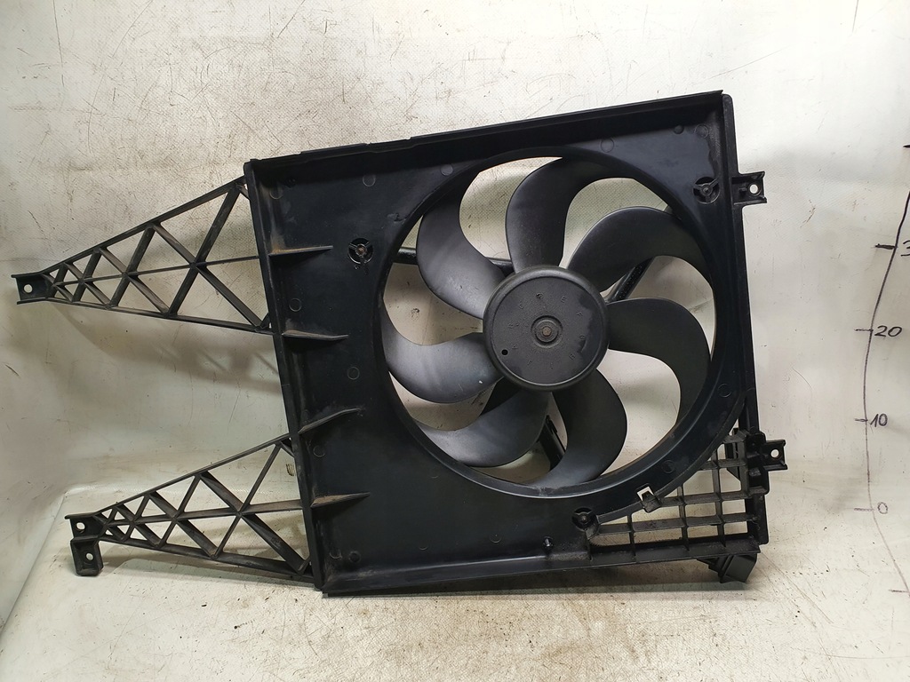 фото №12, Вентилятор радиатора корпус оригинальный номер 1j0121207d audi a3 8l 1.8 125km 97r.
