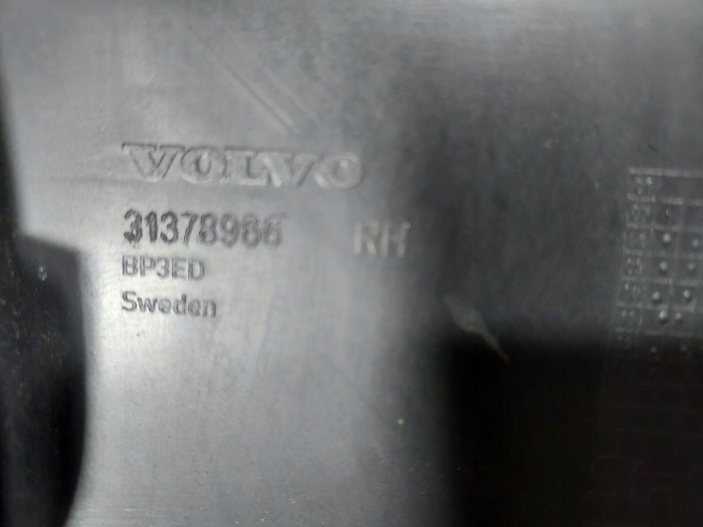 фото №13, Правый уголок решётка бампера перед volvo xc70 2008- оригинальный номер 31378966