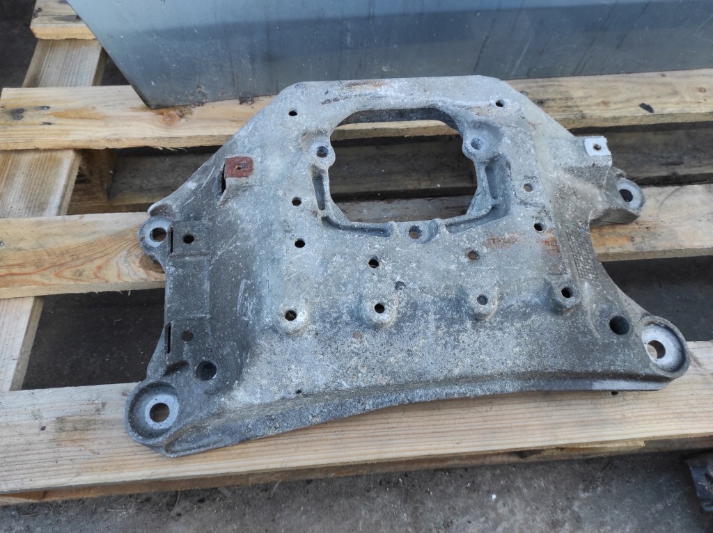 Купить Опора кронштейн коробки audi a6 c7 8k0399263at