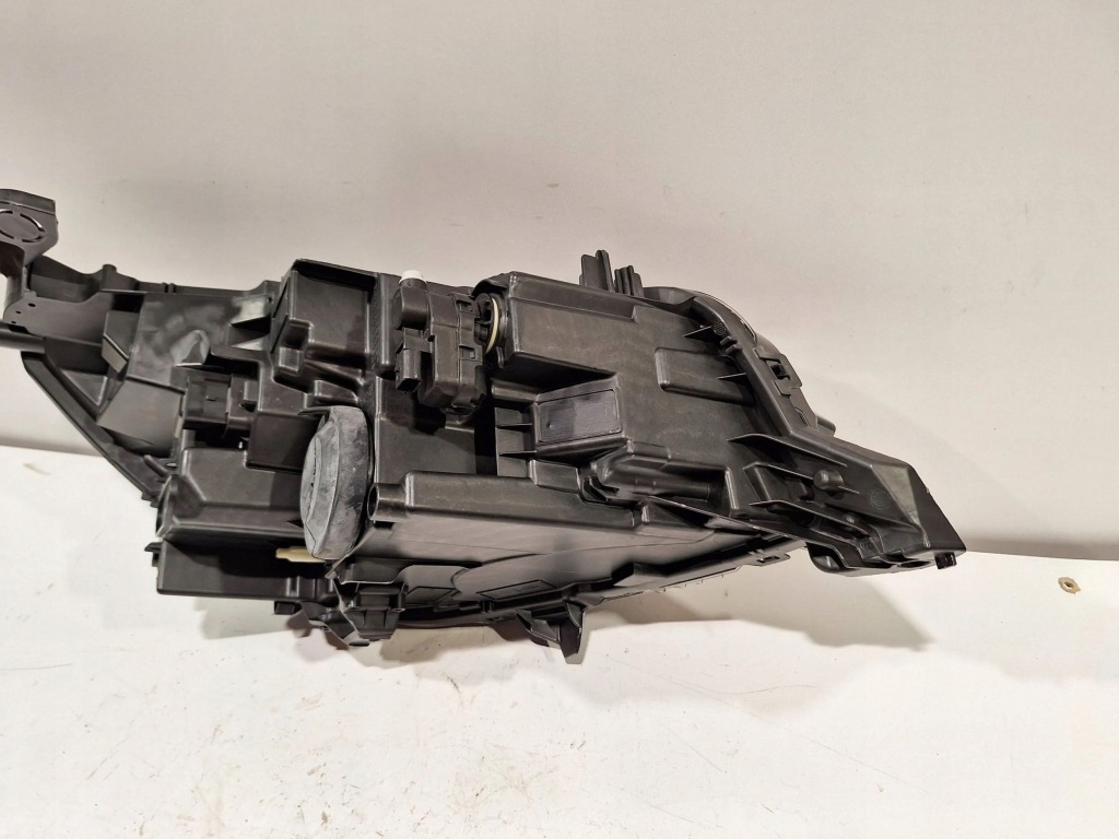 Фара перед левая новая valeo led 9833036380 peugeot 208 2 2008 2 19- Киев