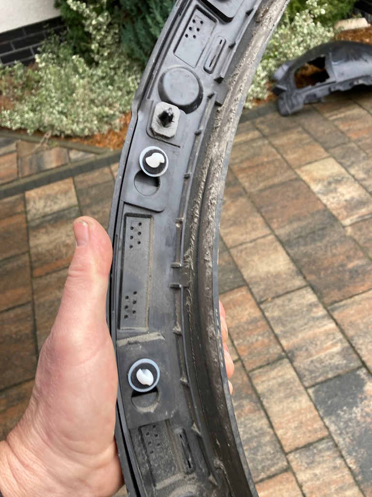 фото №7, Volvo xc40 xc-40 31448329молдинг права задня