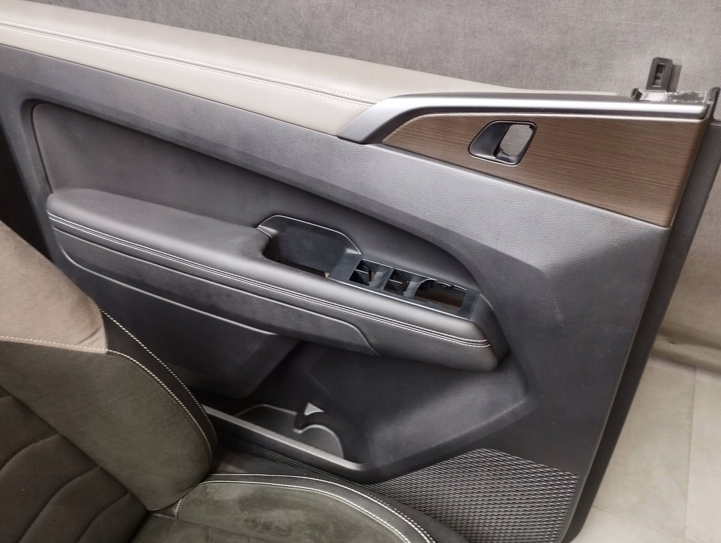 фото №11, Volkswagen amarok ii 2023 сиденья сиденья обшивки подушки безопасности