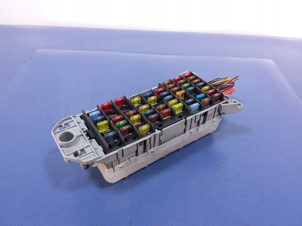 Купити Meriva a 1.7 cdti коробка запобіжників 93363136