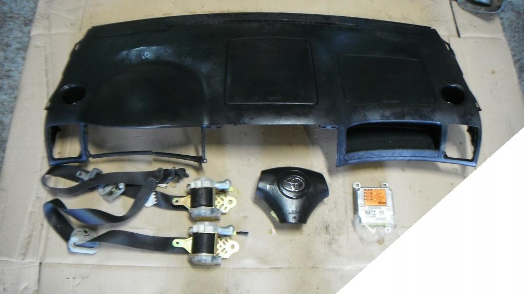 фото №1, Toyota corolla verso 01-04 консоль подушки безопасности ремни