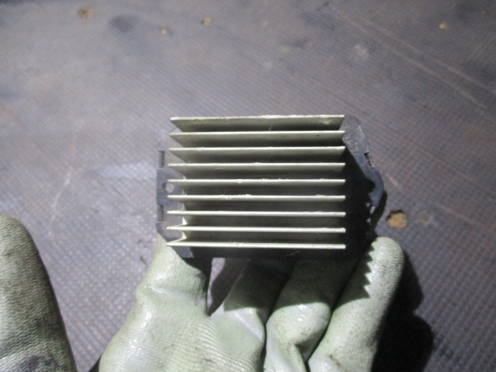 Купить Резистор вентилятор toyota sienna 03-09