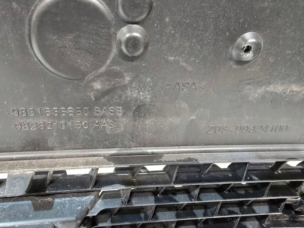 Бампер передні  передній peugeot 208 2 gt-line 9831838880 Зі Шроту