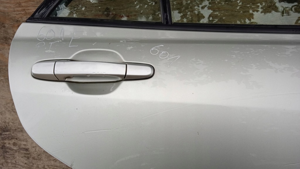 Lexus is200 1 fl седан дверь задняя правый  1c0 Цена