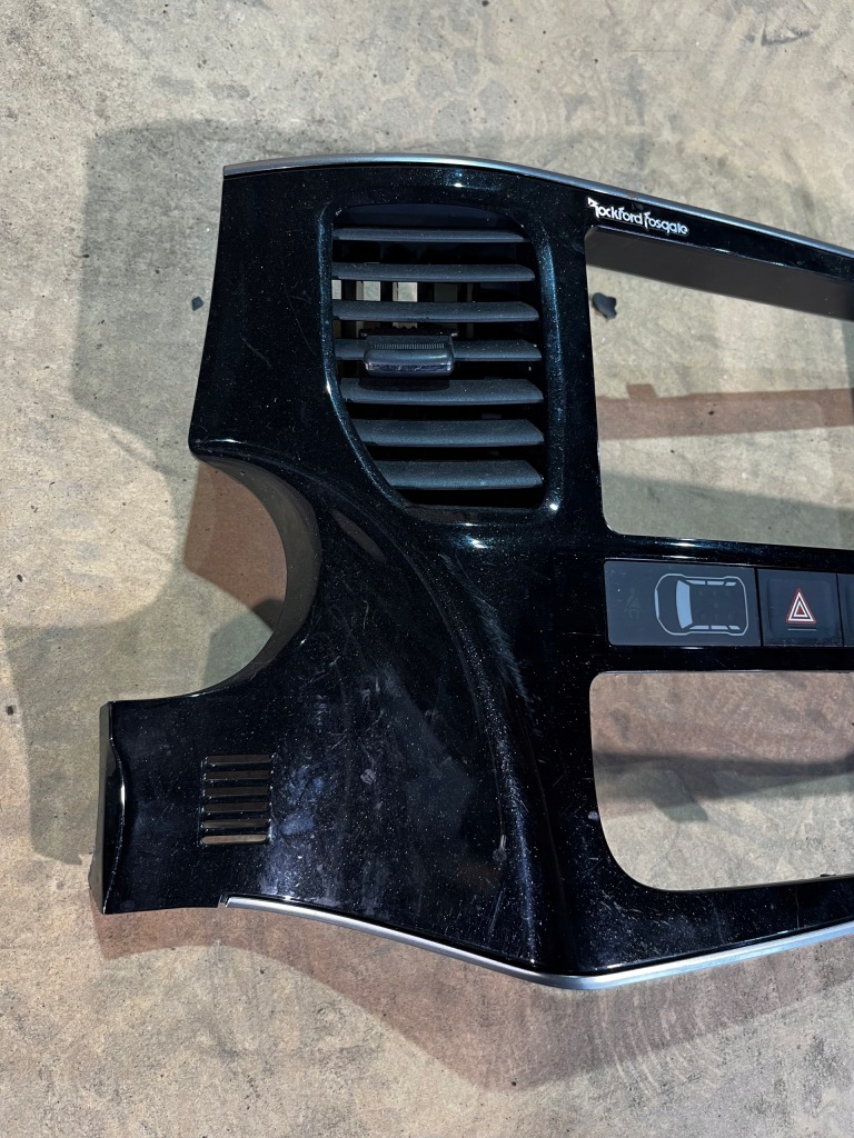 фото №2, Outlander 3 iii рамка панель корпус радио 8002b294 оригинал europa rockford