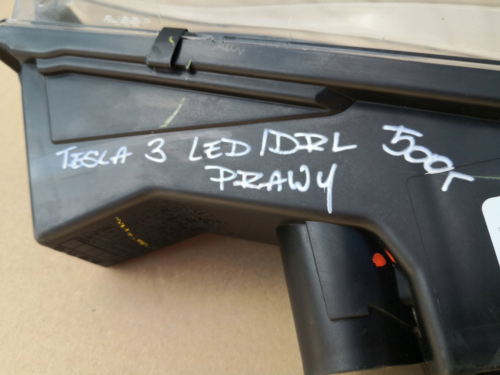 Tesla 3 протитуманна фара передній правий led drl 1077396-00-d Київ