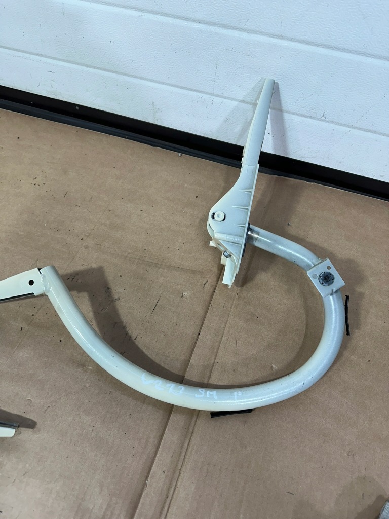 фото №5, Петли крышки задняя, багажника, петля левый, правый mercedes w213 sm c623