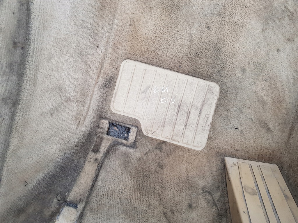 фото №6, Килимок двокомпонентний комплект beż bmw e60 e61 europa