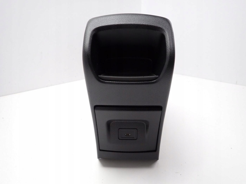 Тунель підлокітник czerwona nić amg usb європа mercedes cla ii 118 x118 24r Київ