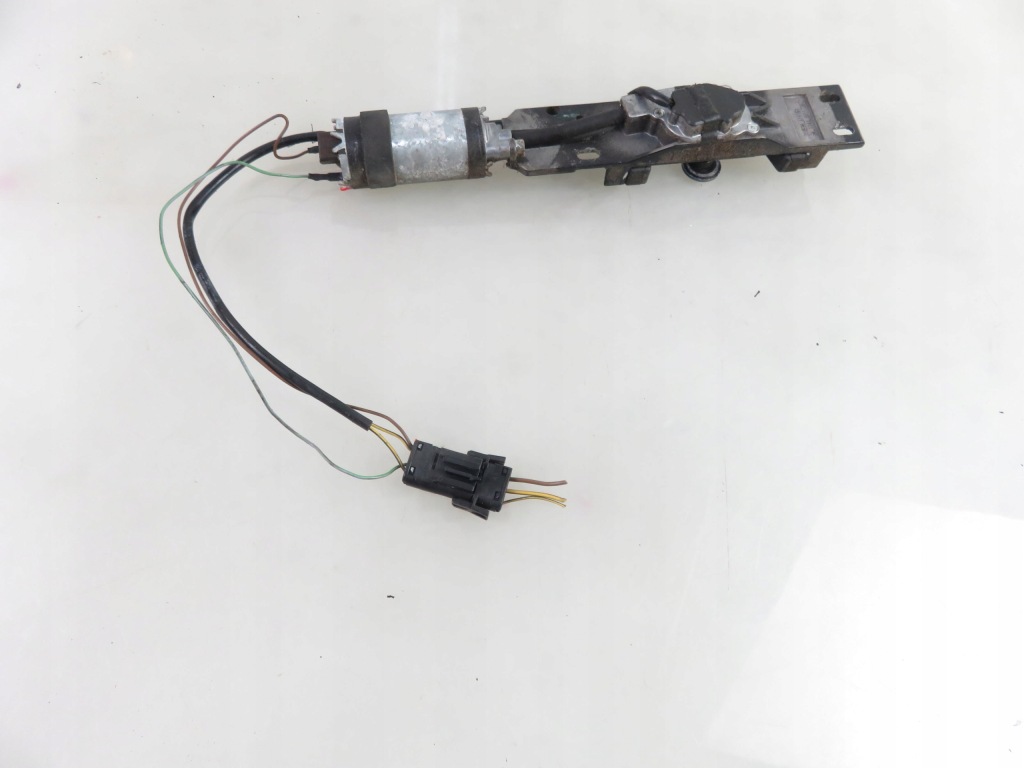 фото №1, Замок крышки bmw 7 e38 0390201300