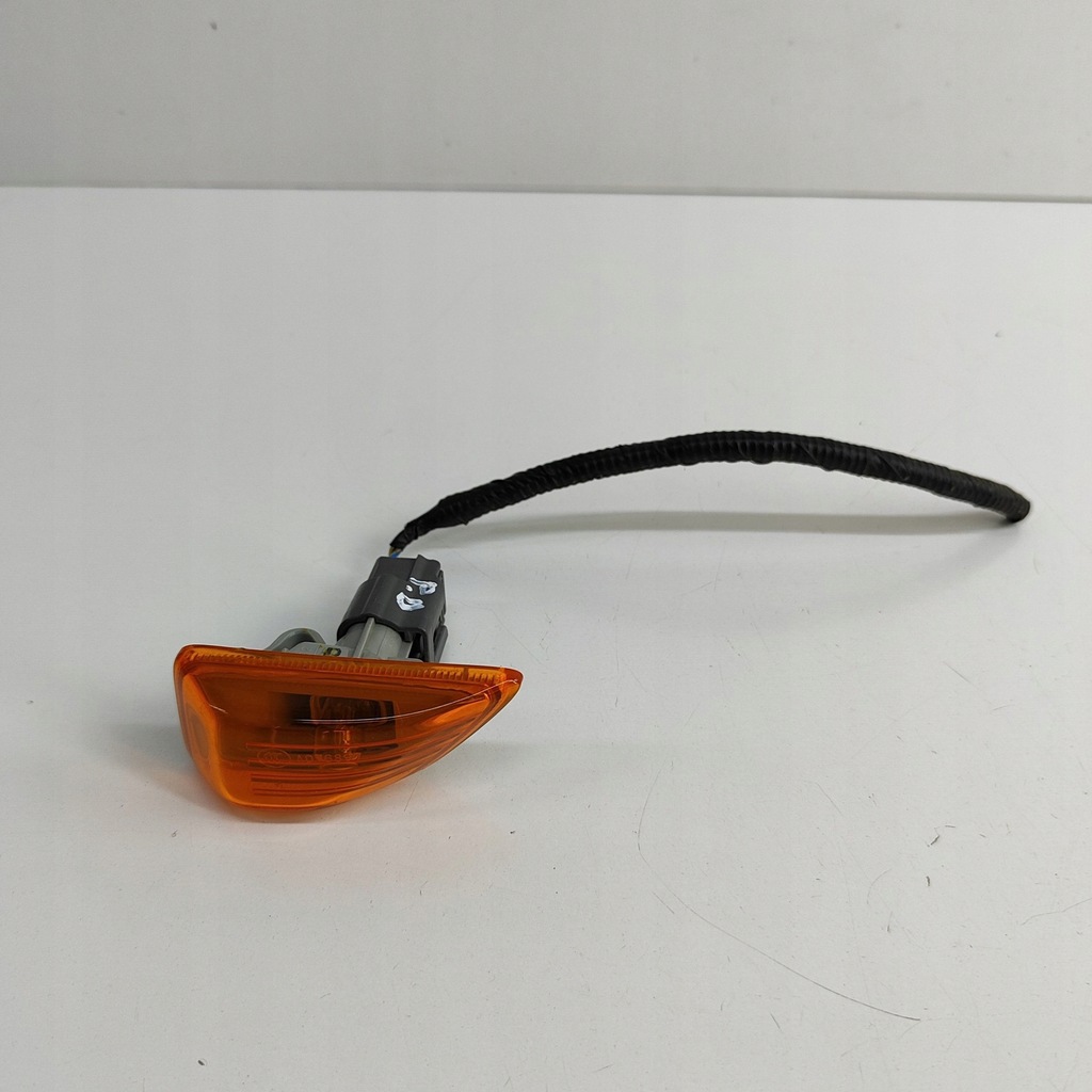 фото №1, Ford ranger 2018 права сторона поворотник крила передній