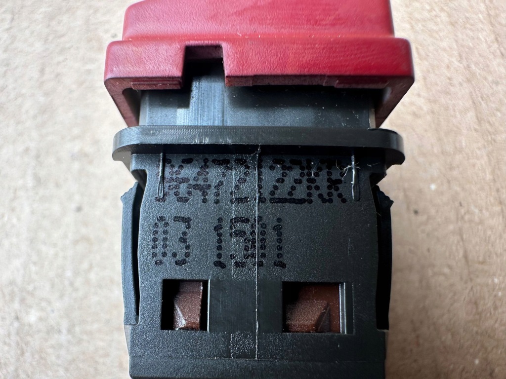 Peugeot 207 кнопка выключатель аварийных штекер 96472122kr Недорого