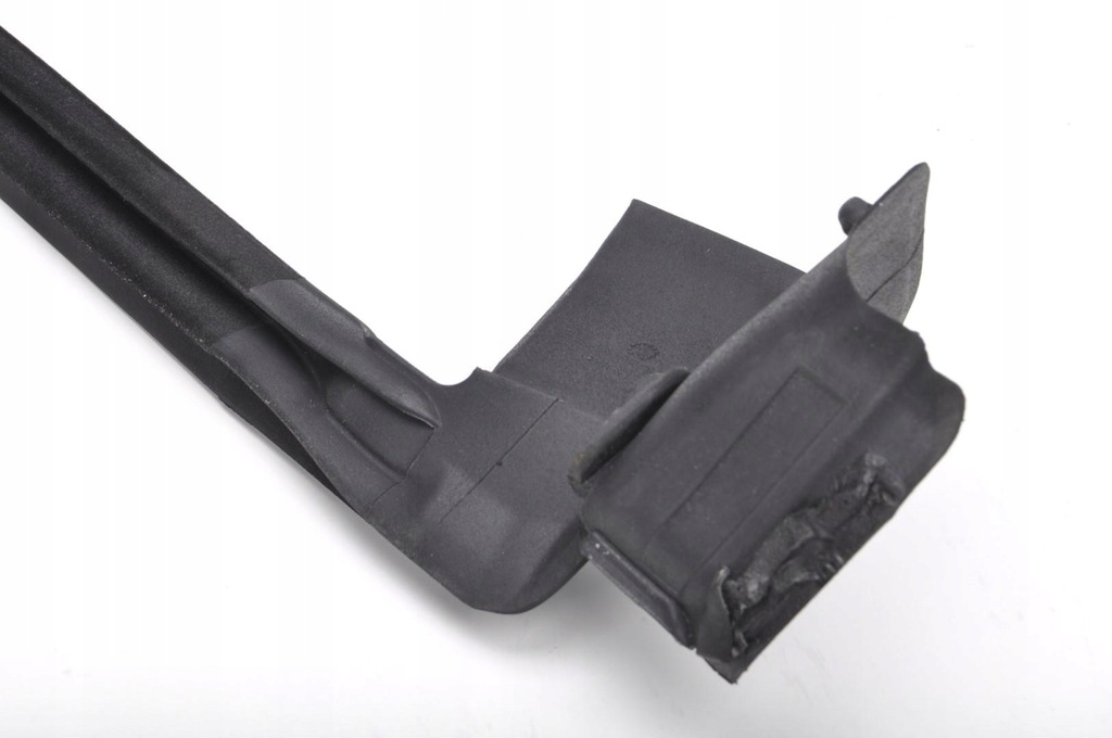 фото №4, Aston martin db11 прокладка дверь правая