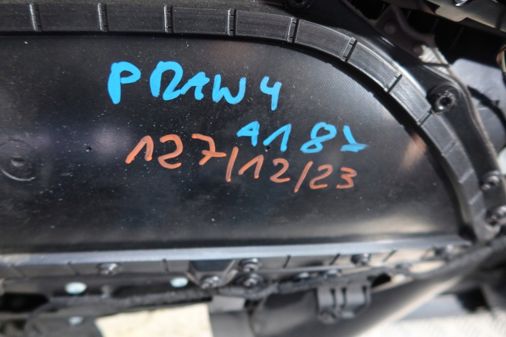 фото №11, Обшивка обивка дверь правый перед audi a1 8x 8x38671180