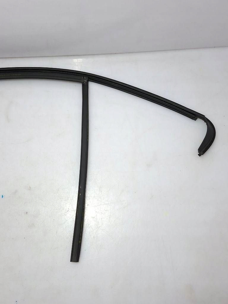 Skoda octavia mk3 5e 2016 прокладка скло двері задніх правих 5e5839432 Київ