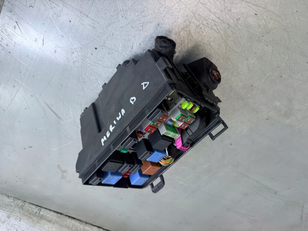 фото №1, Коробка запобіжників opel оригінальний номер 13292738