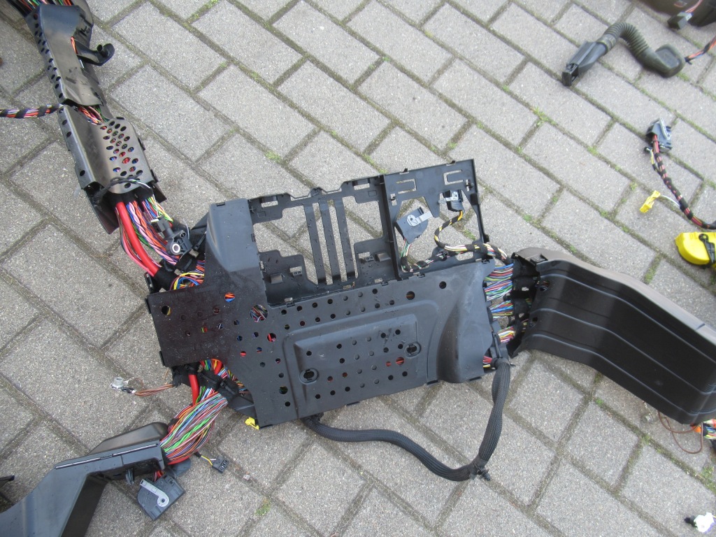 фото №4, Mercedes w205 amg 4.3 електропроводка салону