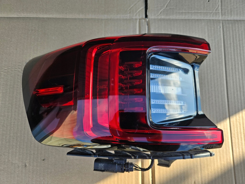 фото №1, Ліва задня задня лампа polestar ii 2 31108940