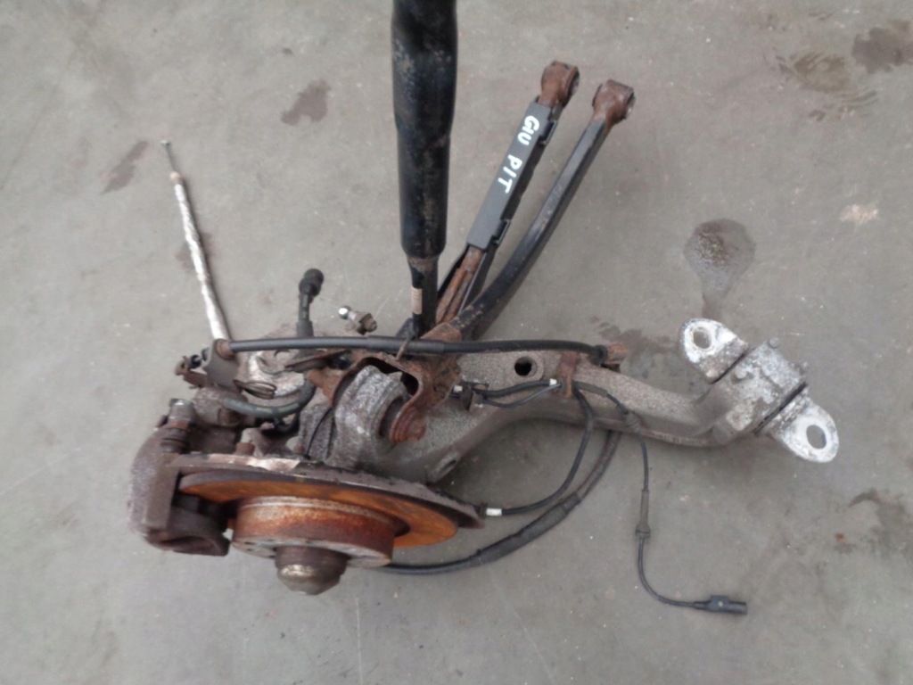 Ступица рычаг рычаги alfa romeo giulietta правый  задний Оригинал