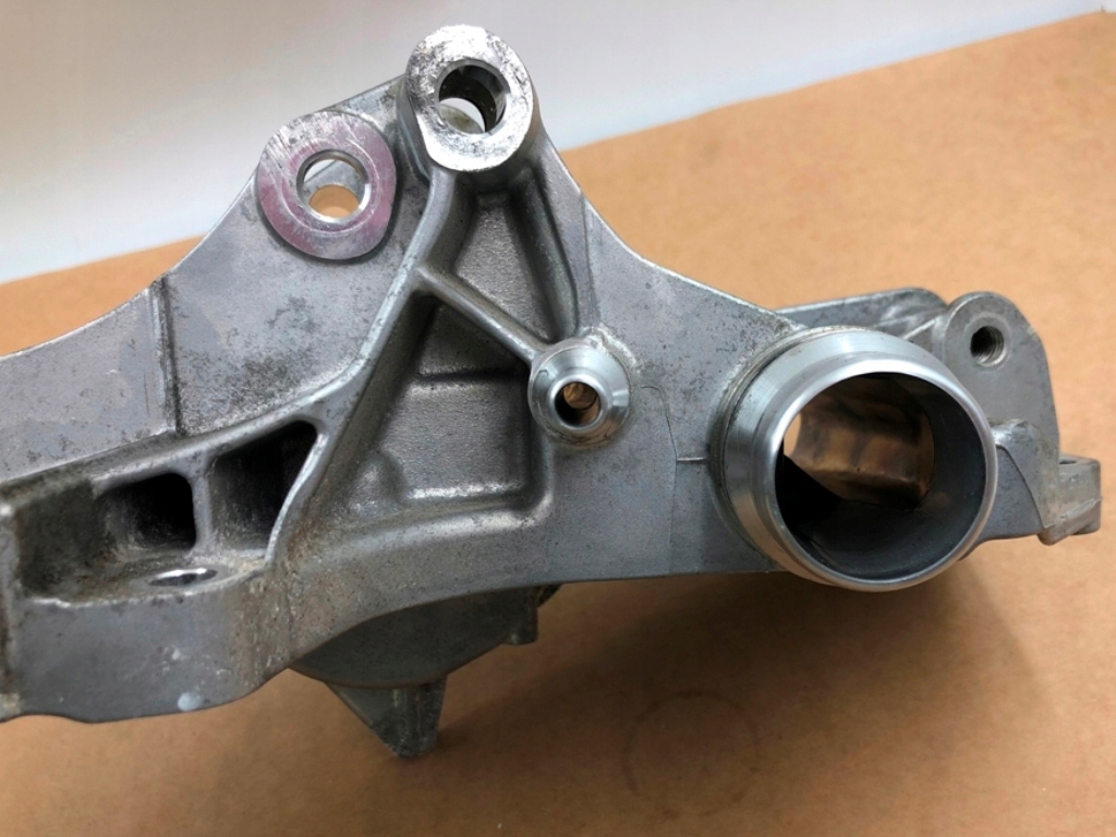 Основание кронштейн насоса охлаждение 11518094658 термостата bmw m3 m4 x2 x3 x4 с Разборки