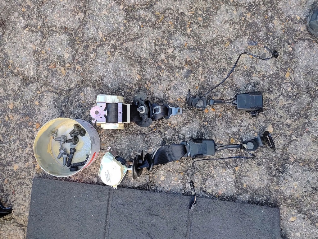 фото №2, Сиденья ремни 3 ряд peugeot 5008 i 09-2016