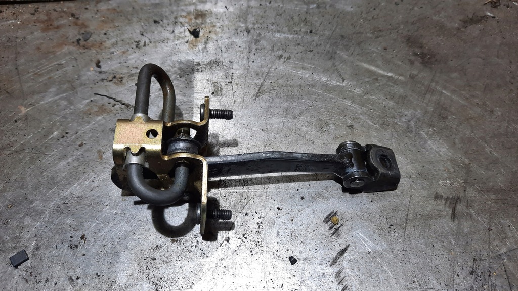 фото №1, Ограничитель дверь перед 9203392 volvo v70 ii